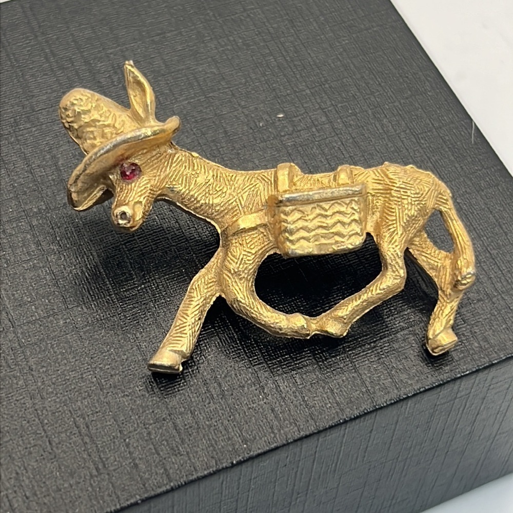 VTG 1970's Donkey Hat Brooch Gold Jeweled Figural Costume Jewelry 2"